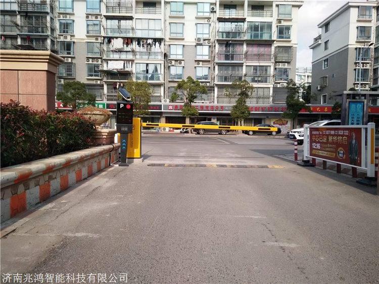 盐城停车场车牌识别系统与起落杆系统安装全解析 智慧停车助力城市畅通